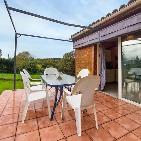 2 Bedroom Gorgeous In Eyraud-crempse-maurens Feriehus La Ressegue
