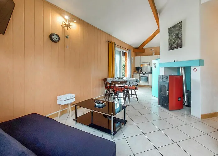 2 Bedroom Cozy In Eyraud-crempse-maurens Casa de Férias La Ressegue