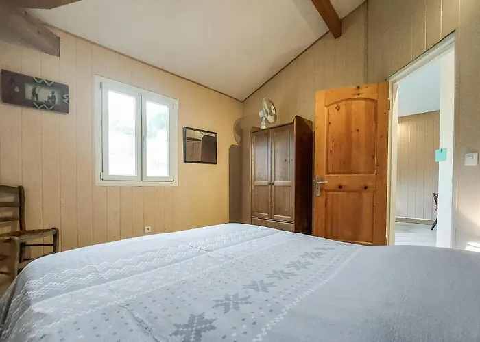 2 Bedroom Cozy In Eyraud-crempse-maurens La Ressegue